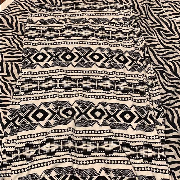 A black and white tribal print maxi skirt - Picture 1 of 1